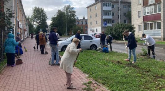Жители Трубчевска присоединились к общеобластному субботнику