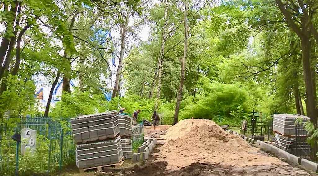 В Брянске начали благоустраивать братскую могилу на улице Чехова