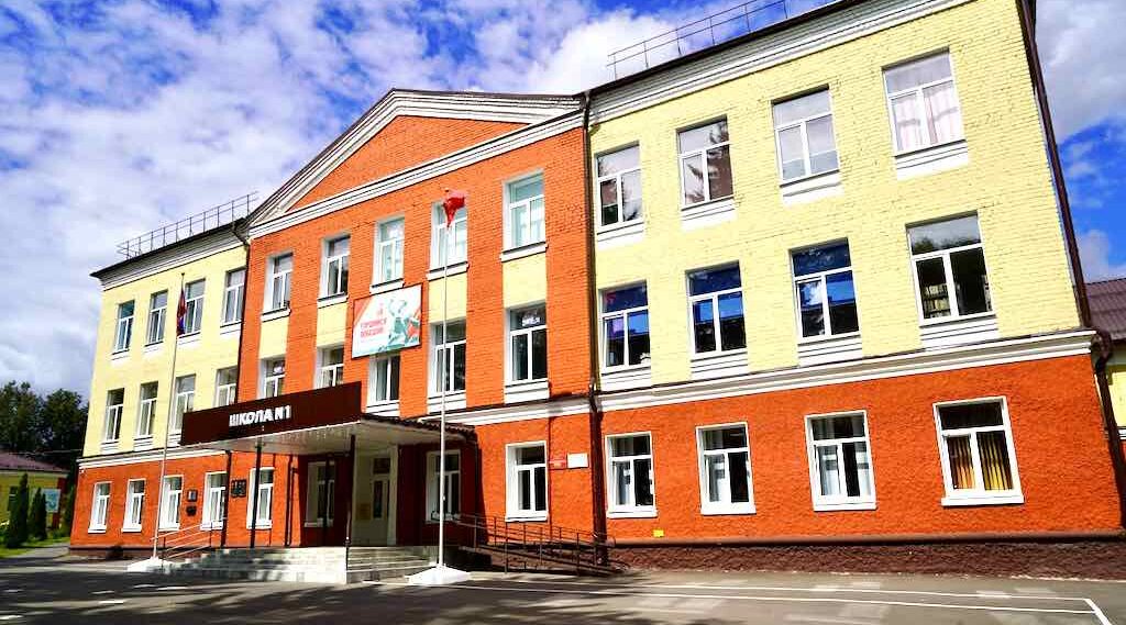 Александр Богомаз посетил обновленную Локотскую школу в Брасовском районе