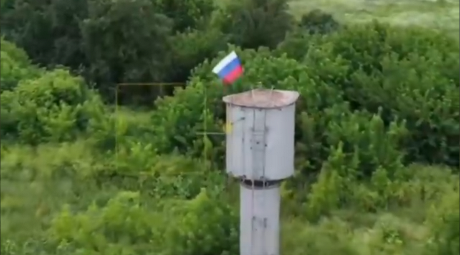 Бойцы бригады «БАРС-Брянск» водрузили российский триколор над украинским селом Гремяч