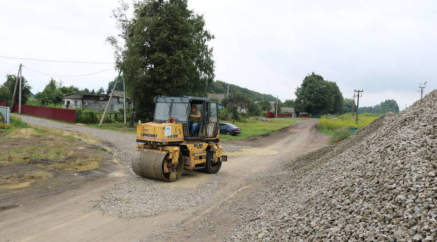 В Комаричах на Брянщине ремонтируют улицу Колхозную