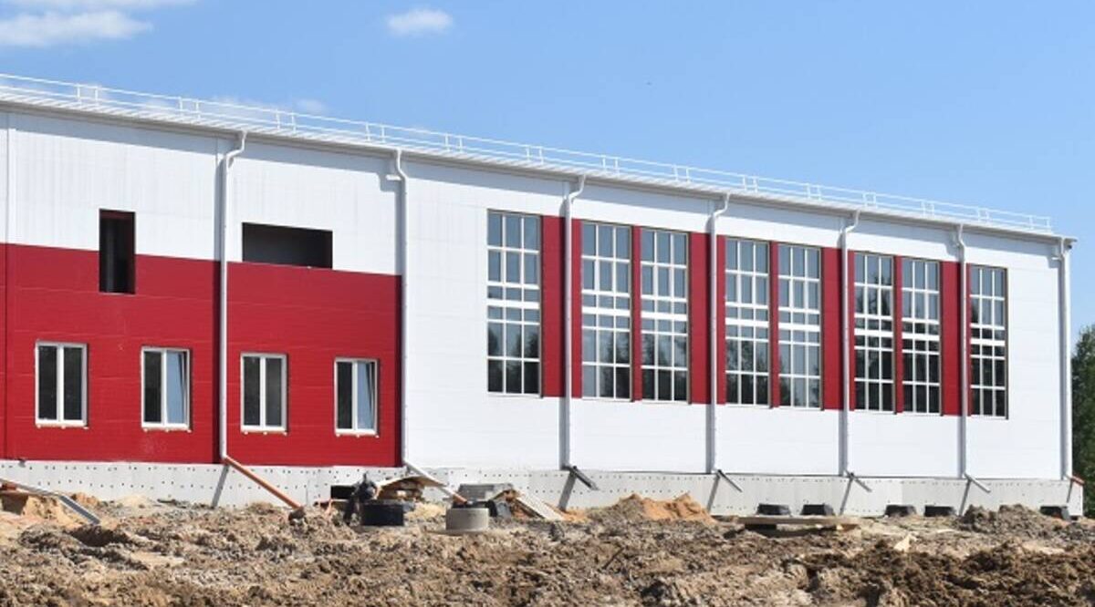 В Клетне Брянской области продолжается строительство спорткомплекса