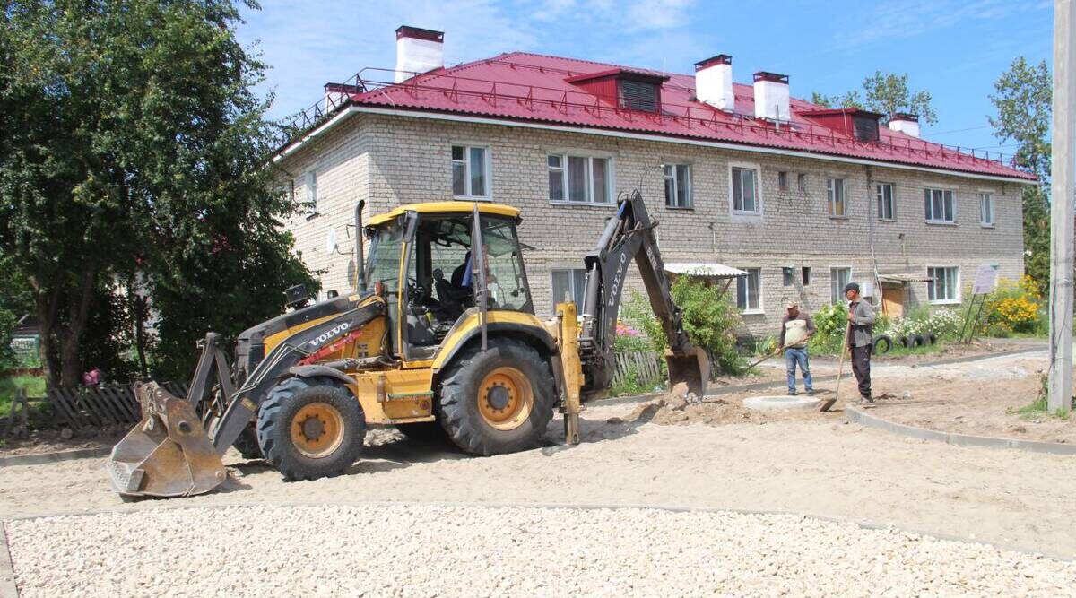 В Брасовском районе Брянской области продолжается благоустройство дворовых территорий