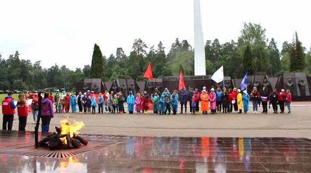 На Партизанской поляне открыли туристический слет семей