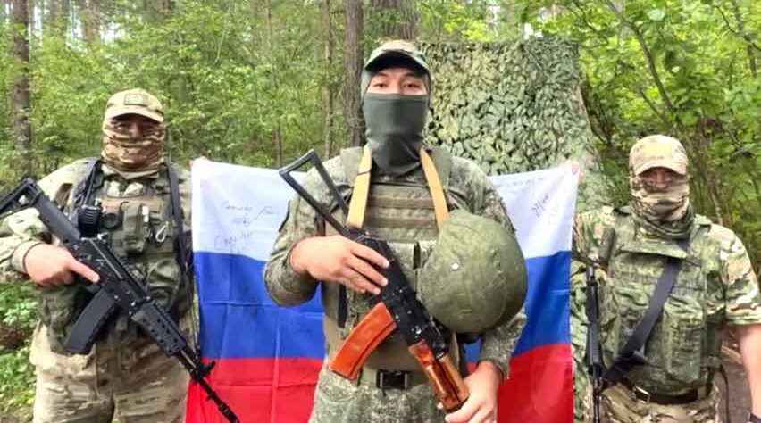 Бойцы СВО поздравили брянцев с Днем флага России