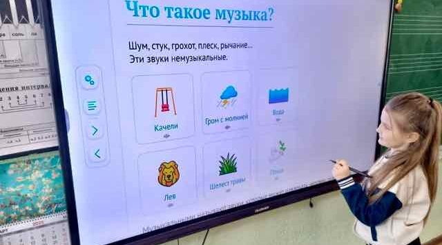 Брянская хоровая школа получила новое музыкальное оборудование