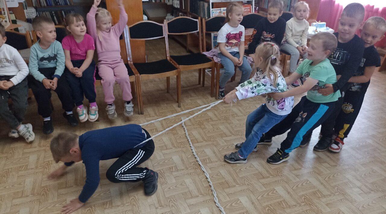 Для брянских дошколят провели литературный калейдоскоп «Путешествие по сказкам»