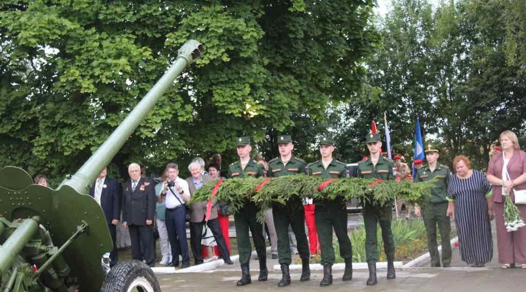 В Карачеве почтили память героев, освободивших город в 1943 году