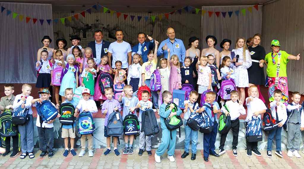 Сорок брянских первоклассников получили подарки к школе