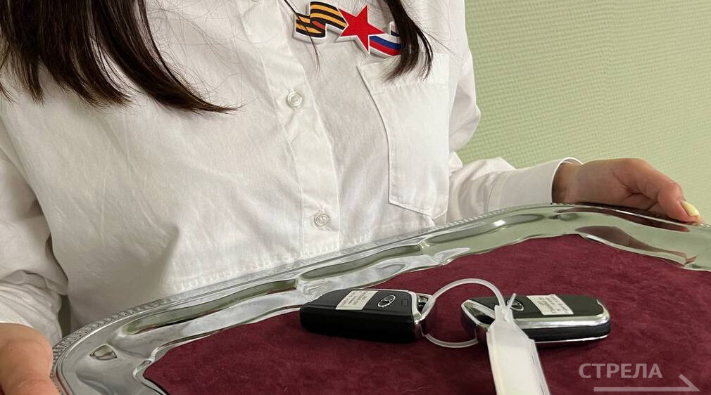 В Брянске ветеранам СВО с тяжелой инвалидностью передали новые автомобили