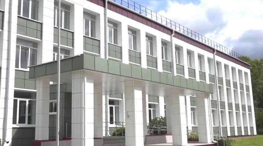 В Брянске завершили капремонт старейших школ города