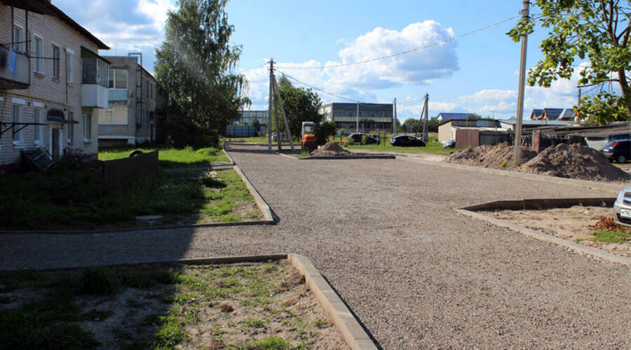 В Суземке продолжают благоустраивать дворовые территории