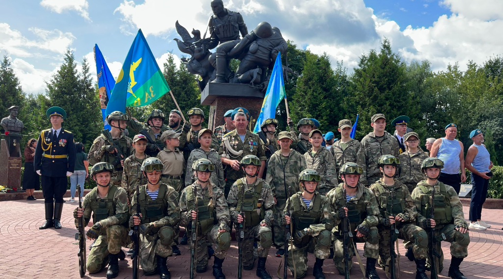 Брянских воинов-десантников поздравили с Днем ВДВ
