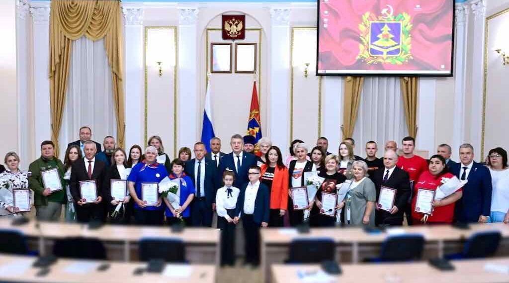 Брянский губернатор встретился с волонтёрами, помогающими участникам СВО