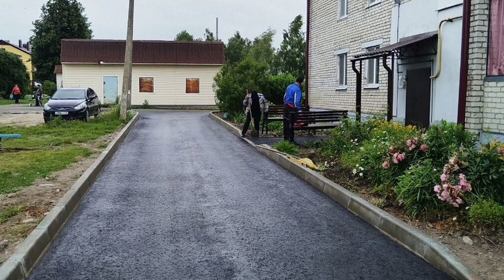 В Выгоничах Брянского региона благоустроили две дворовые территории