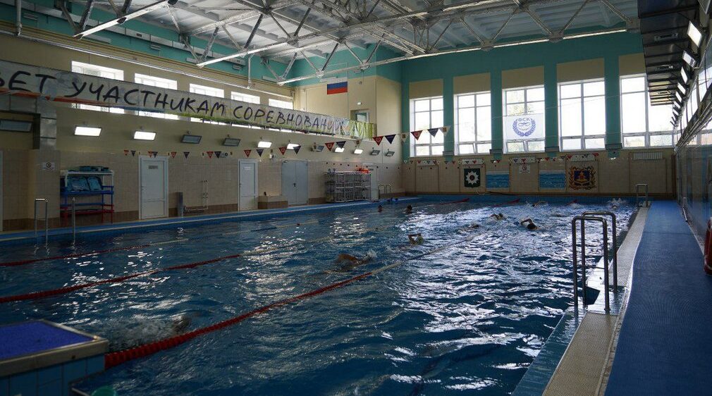 Жители Дятьково активно занимаются спортом в ФОКе «Олимп» с двумя бассейнами и ледовый дворец