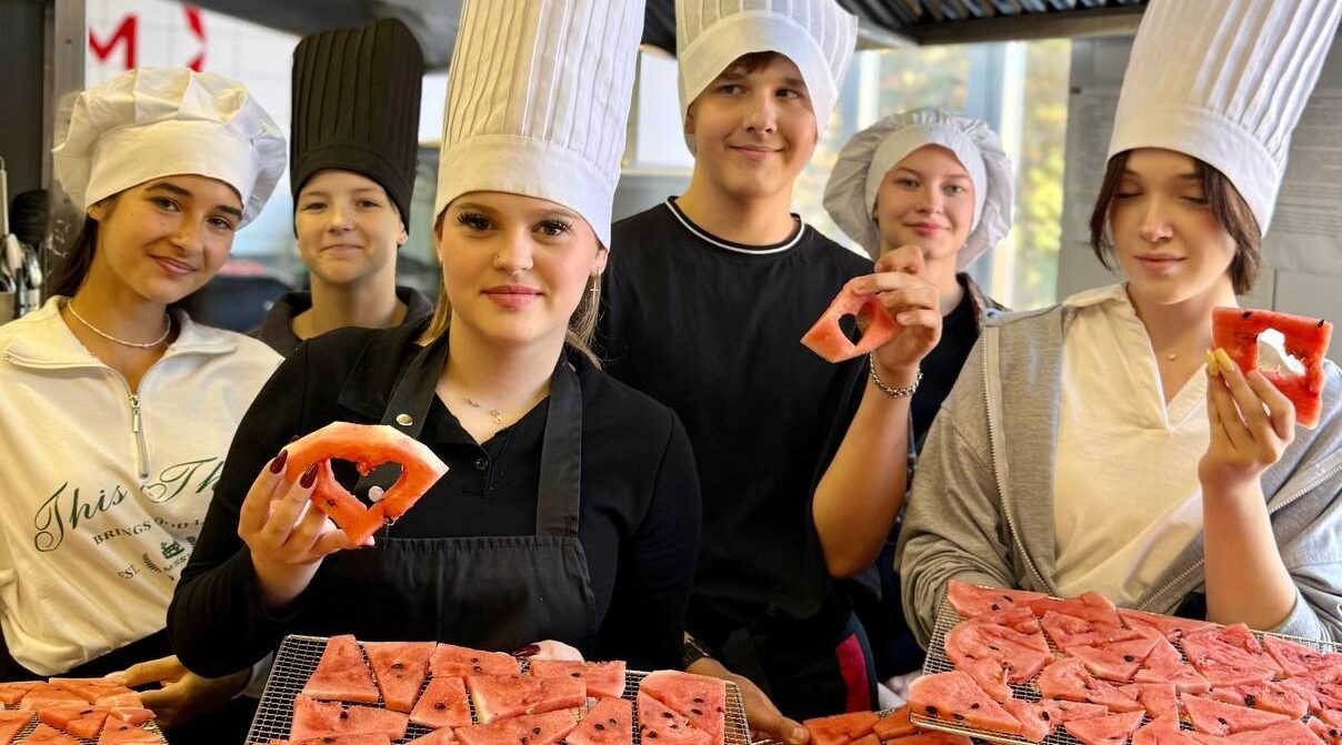 Брянские студенты готовят фрипсы для бойцов СВО