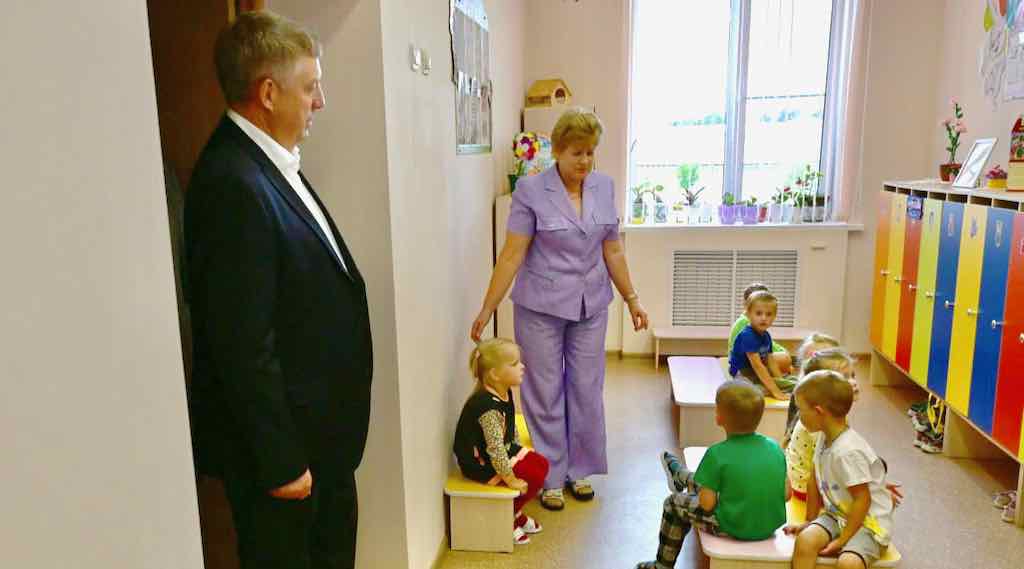 Александр Богомаз поздравил брянских воспитателей с праздником