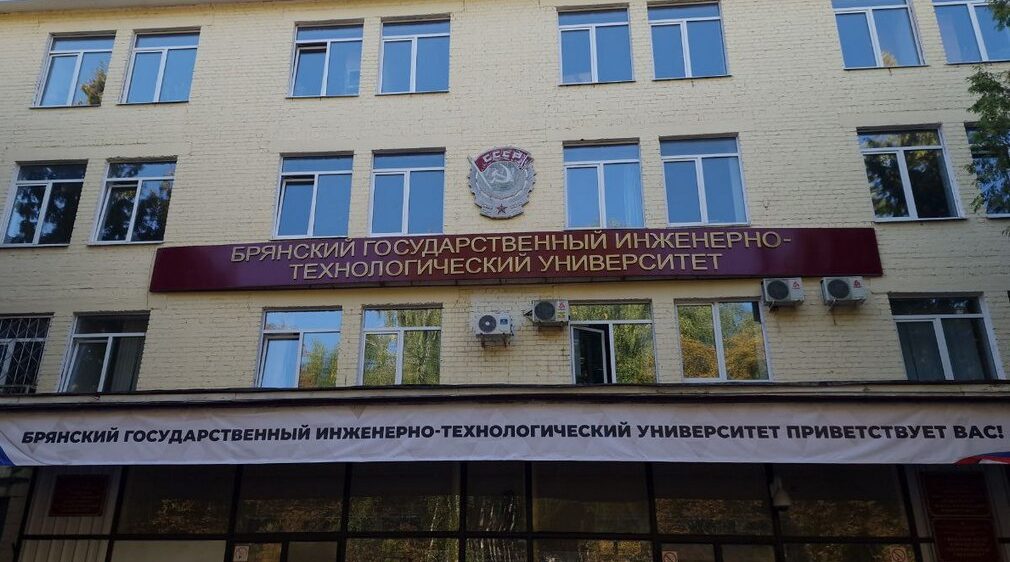 В Брянске проходят торжественные линейки в честь Дня знаний