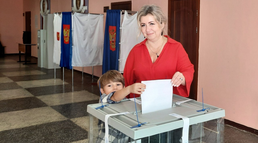 На выборах губернатора проголосовала уполномоченный по правам ребёнка в Брянской области