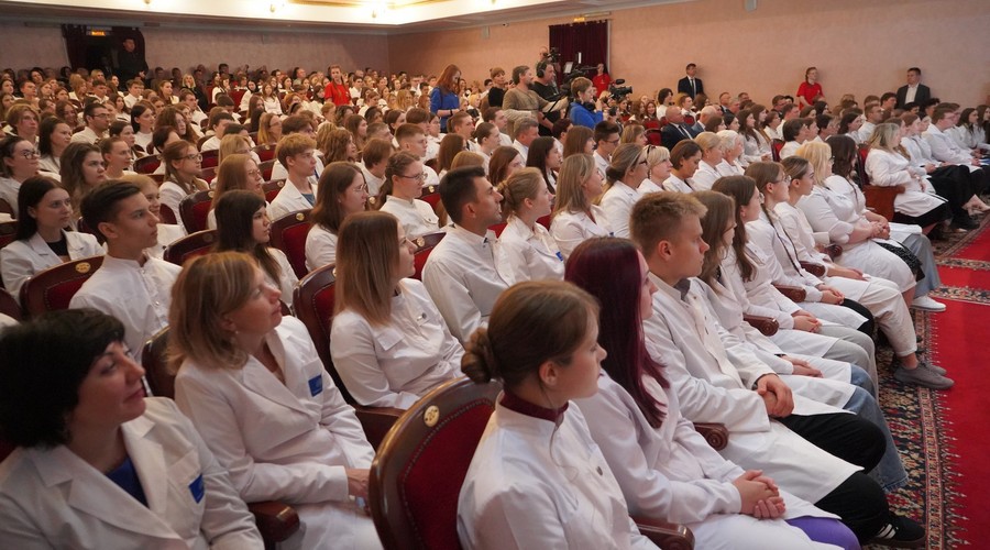 В Брянске состоялась встреча ректора Сеченовского медуниверситета с первокурсниками филиала