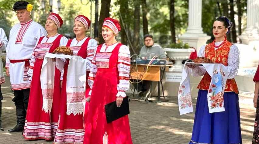 Брянский и Унечский районы представили достижения на выставке