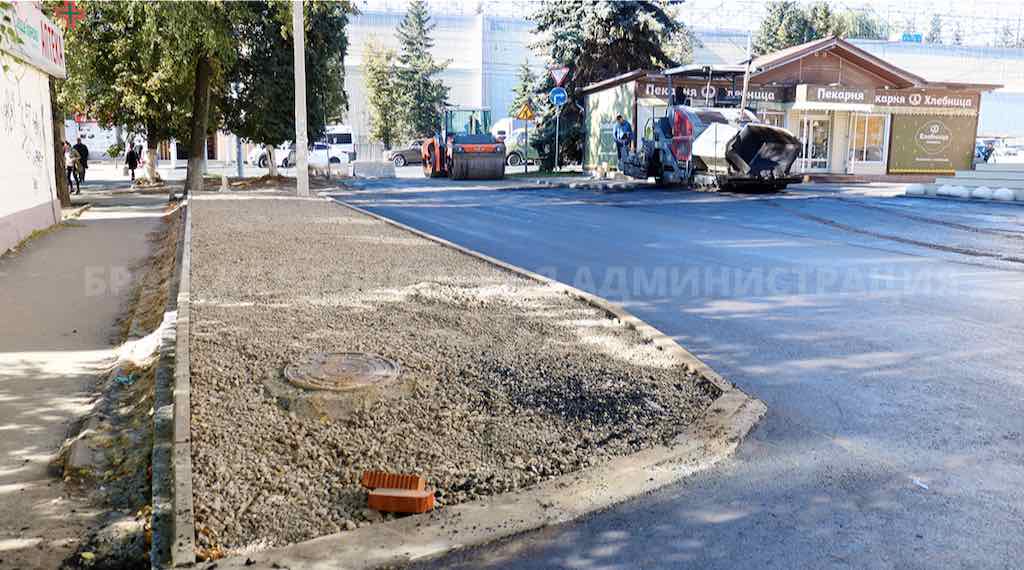 В Брянске асфальтируют проезды Станке Димитрова