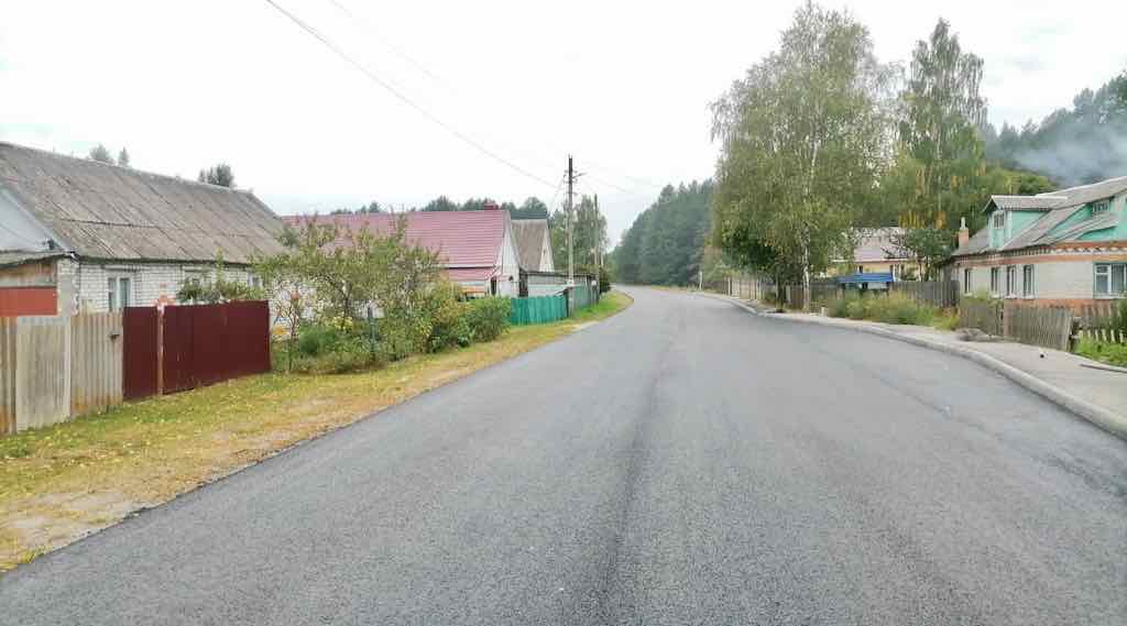 В Навлинском районе завершают капремонт дороги к Синезеркам