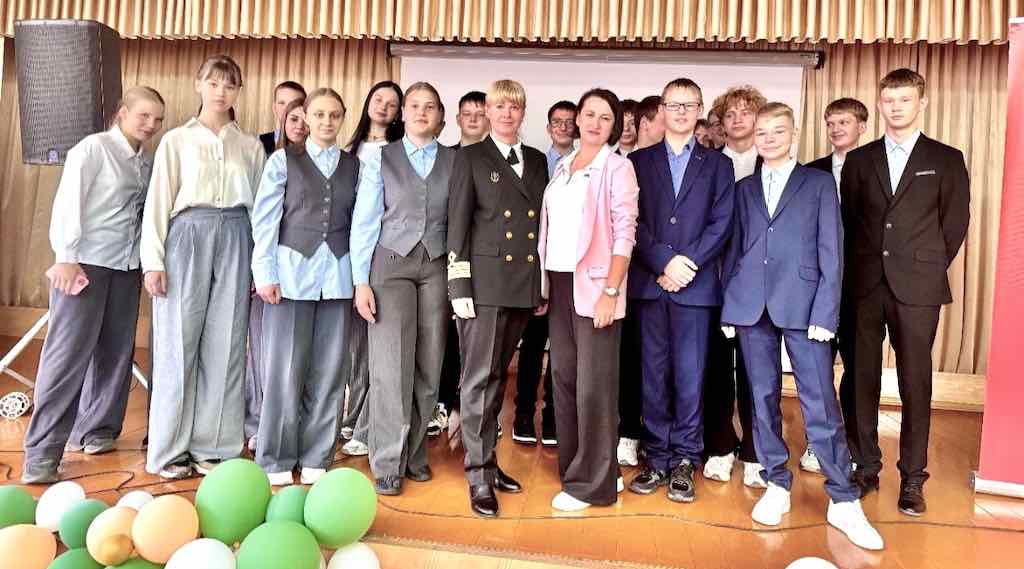 Первая женщина-капитан атомного ледокола встретилась с брянскими школьниками