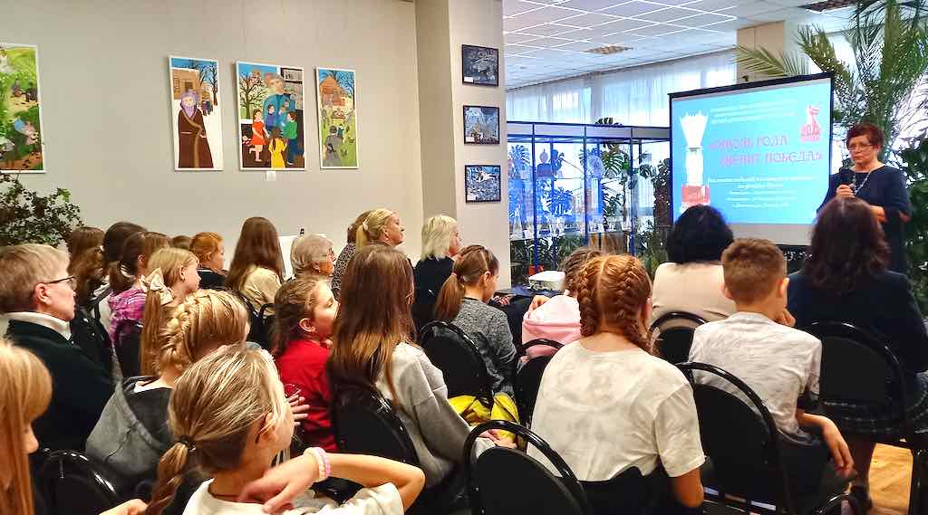 В Дятьково открыли выставку о 80-летии Победы