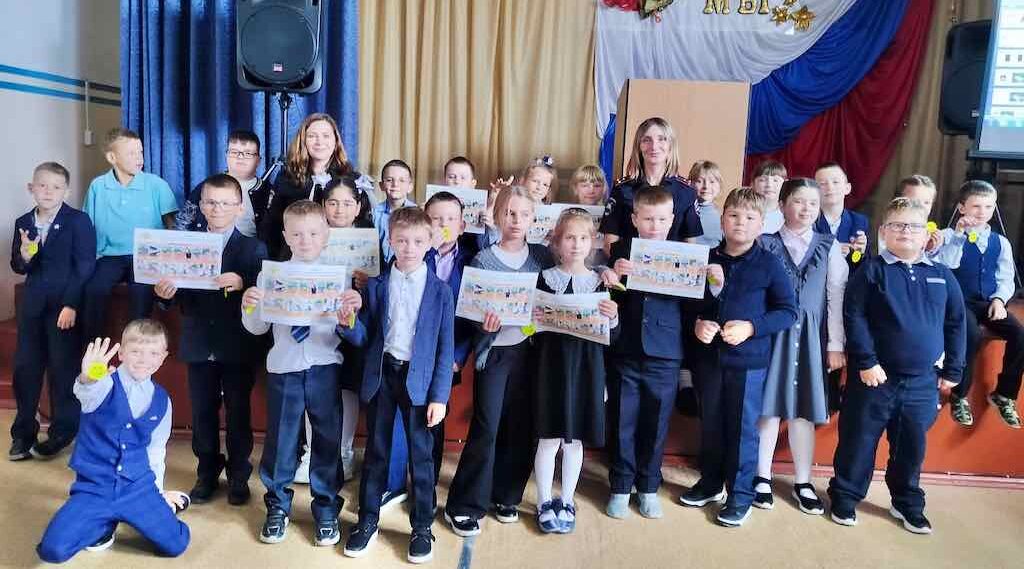 Брянским школьникам рассказали о безопасности на дорогах и ЖД путях