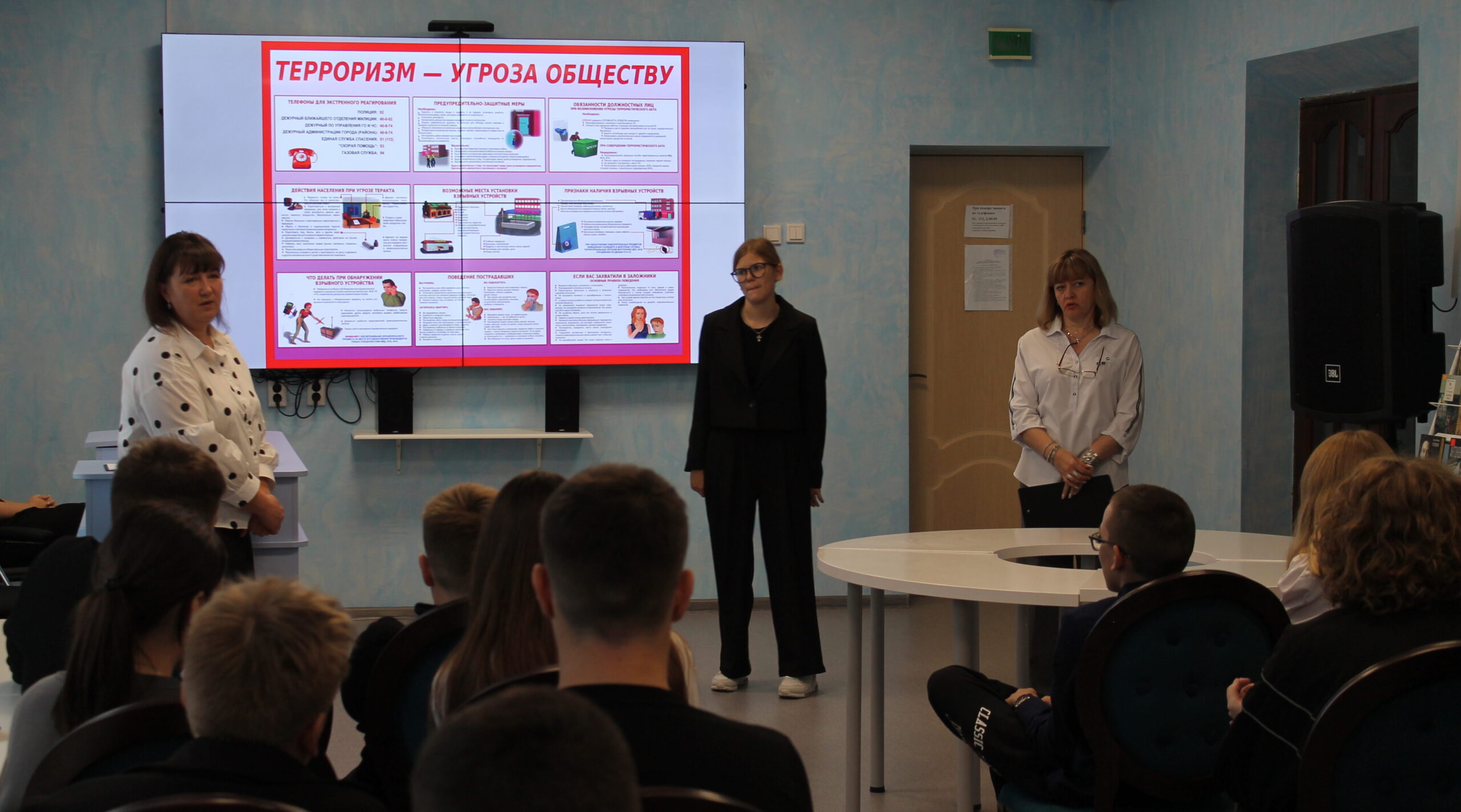 В Карачевской библиотеке провели акцию памяти «В небеса поднимались ангелы»