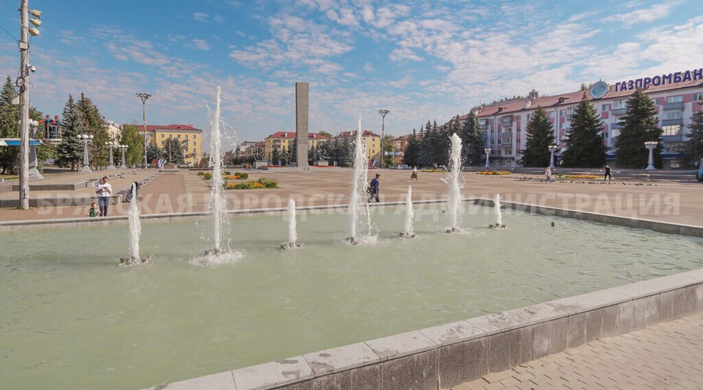 В Брянске на площади Партизан вновь заработал фонтан