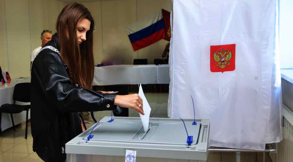 Брянская студентка впервые проголосовала на выборах