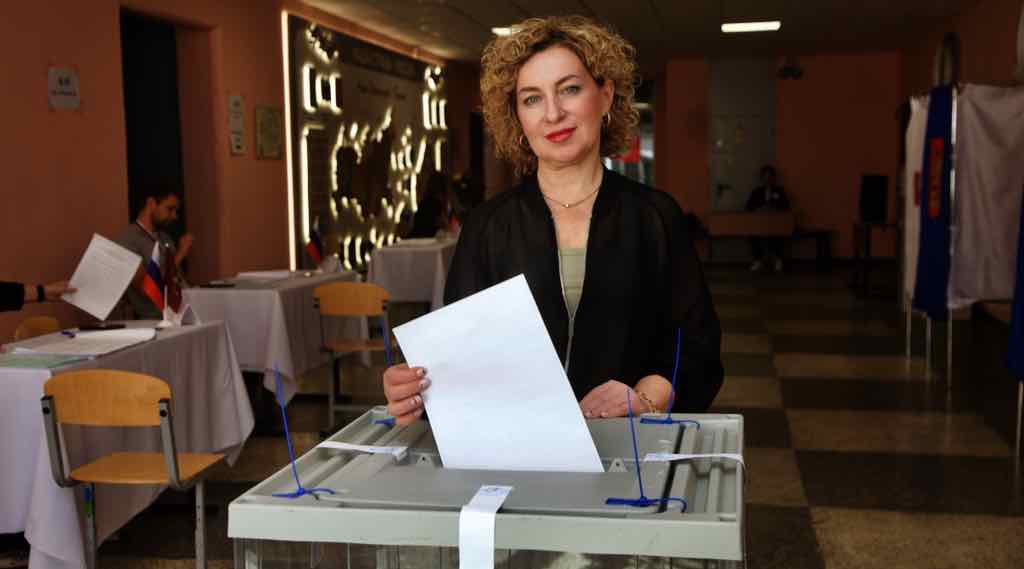 Брянский педагог проголосовала на выборах губернатора