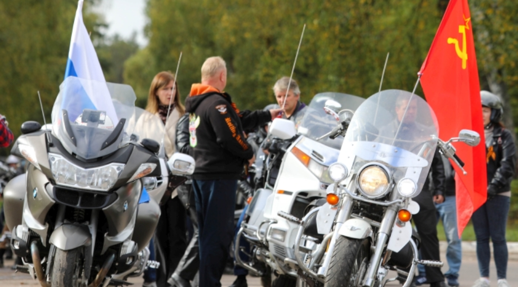 В Клинцах прошел мотопробег в честь 318-летия основания города