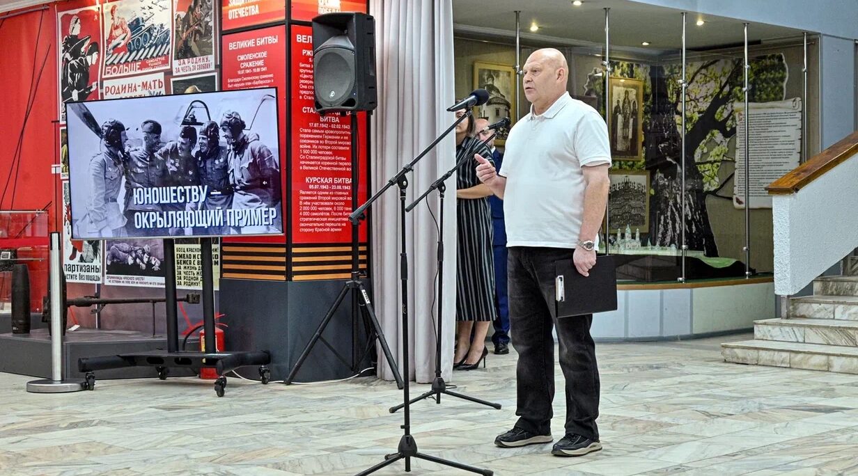 Выставка о лётчиках окрыляет юных брянцев