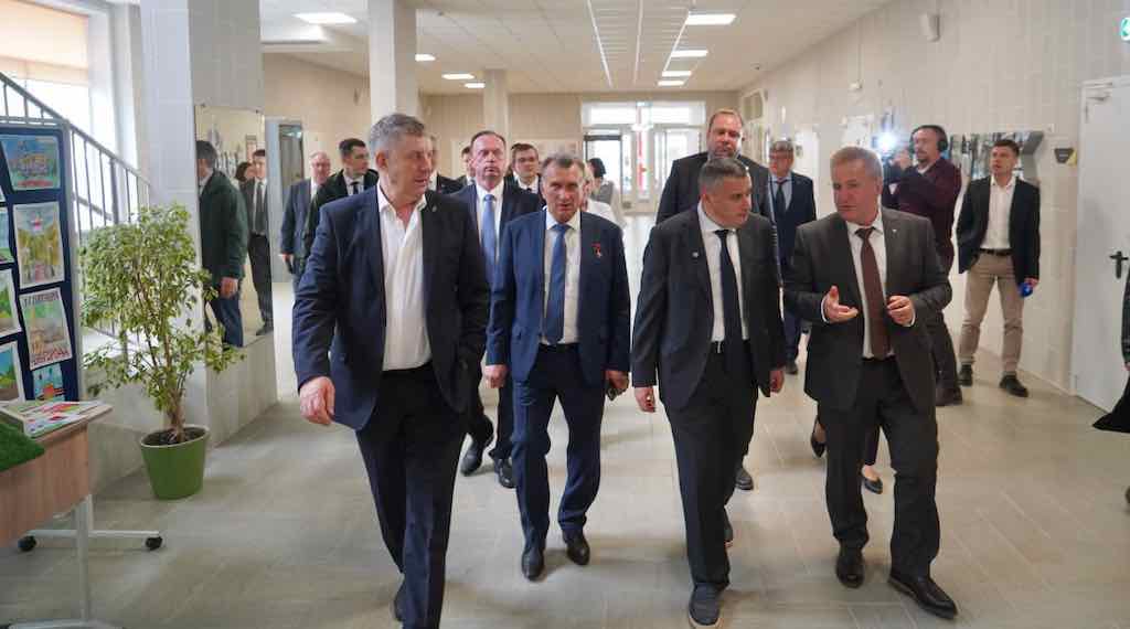 Брянск и Курская область делятся опытом строительства социальных объектов