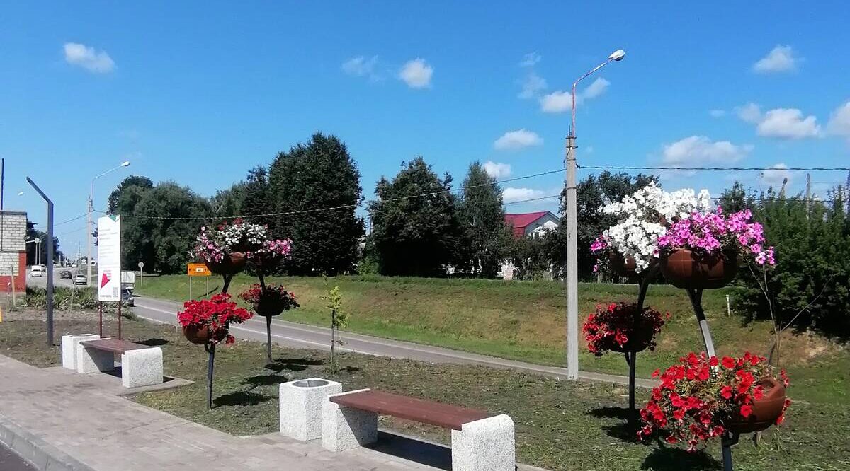 В Глинищево завершили благоустройство участка площади «Народная»