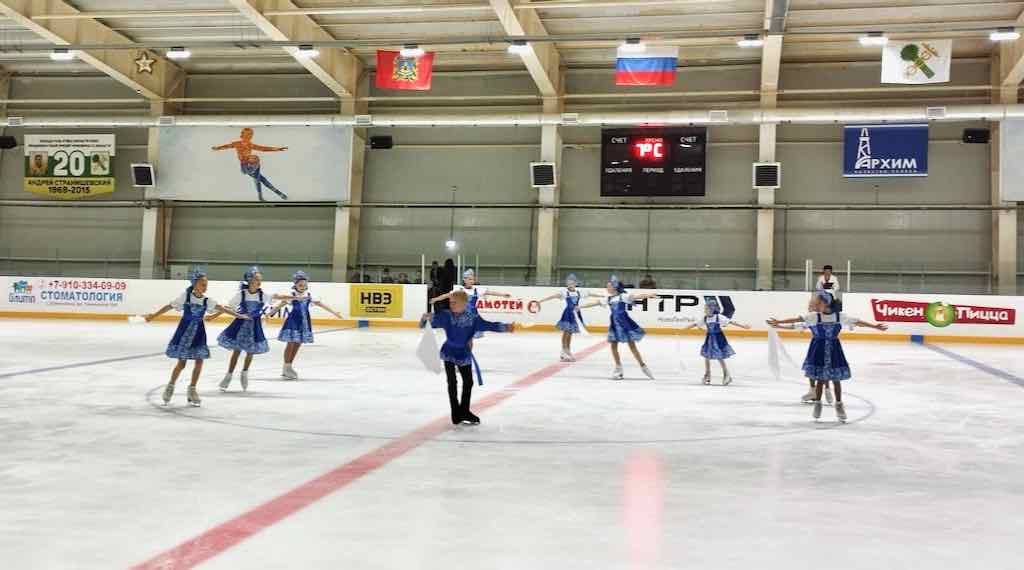 В Новозыбкове открыли сезон фигурного катания