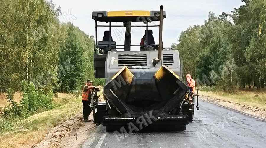 В Новозыбкове завершают дорожные работы и благоустройство