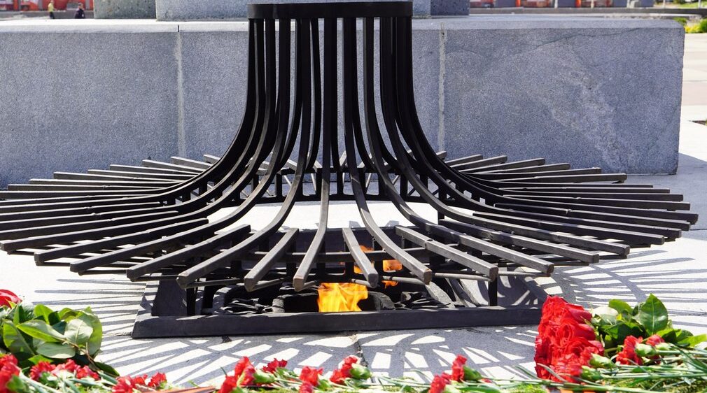 Губернатор Брянщины с делегацией из Беларуси почтили память героев-освободителей