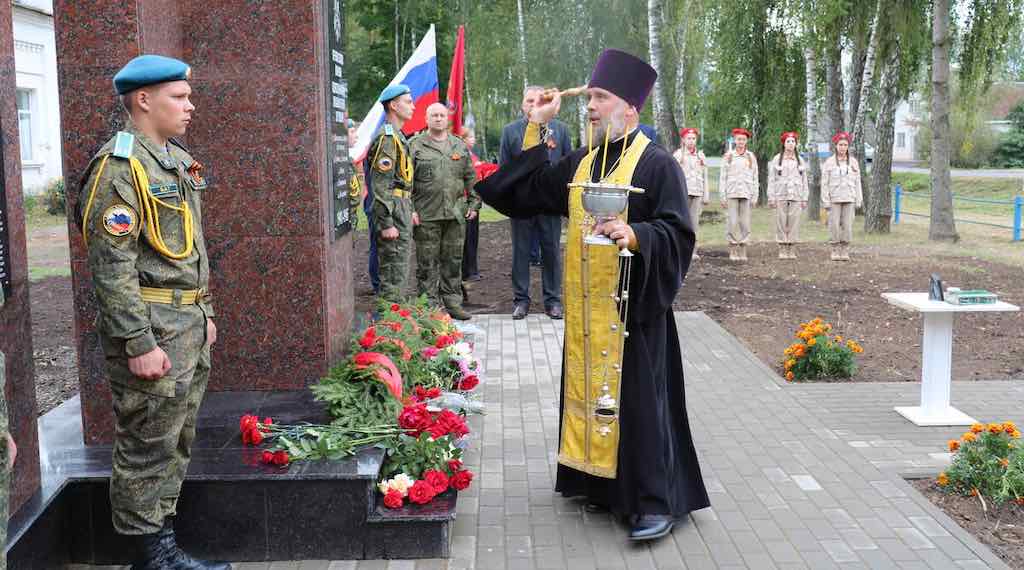 В Стародубском округе открыли обновленный памятник воинам-землякам