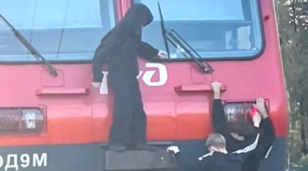 Брянские подростки привлечены за опасный  «зацепинг»