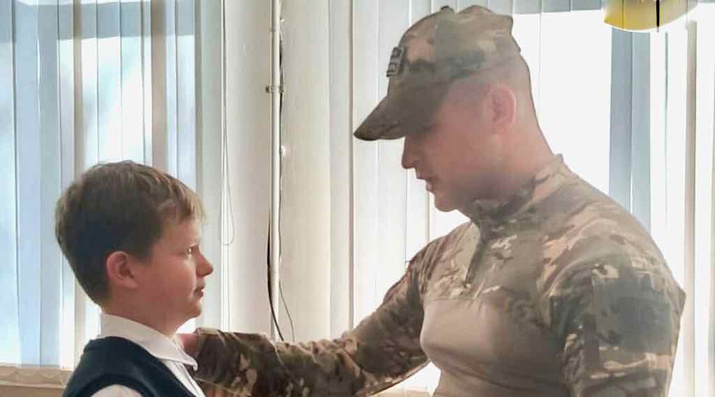 Боец СВО лично поблагодарил брянского школьника за письмо