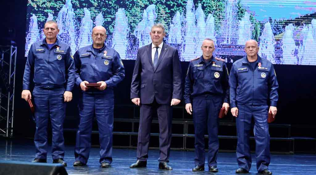 Брянских героев нашего времени наградили государственными наградами