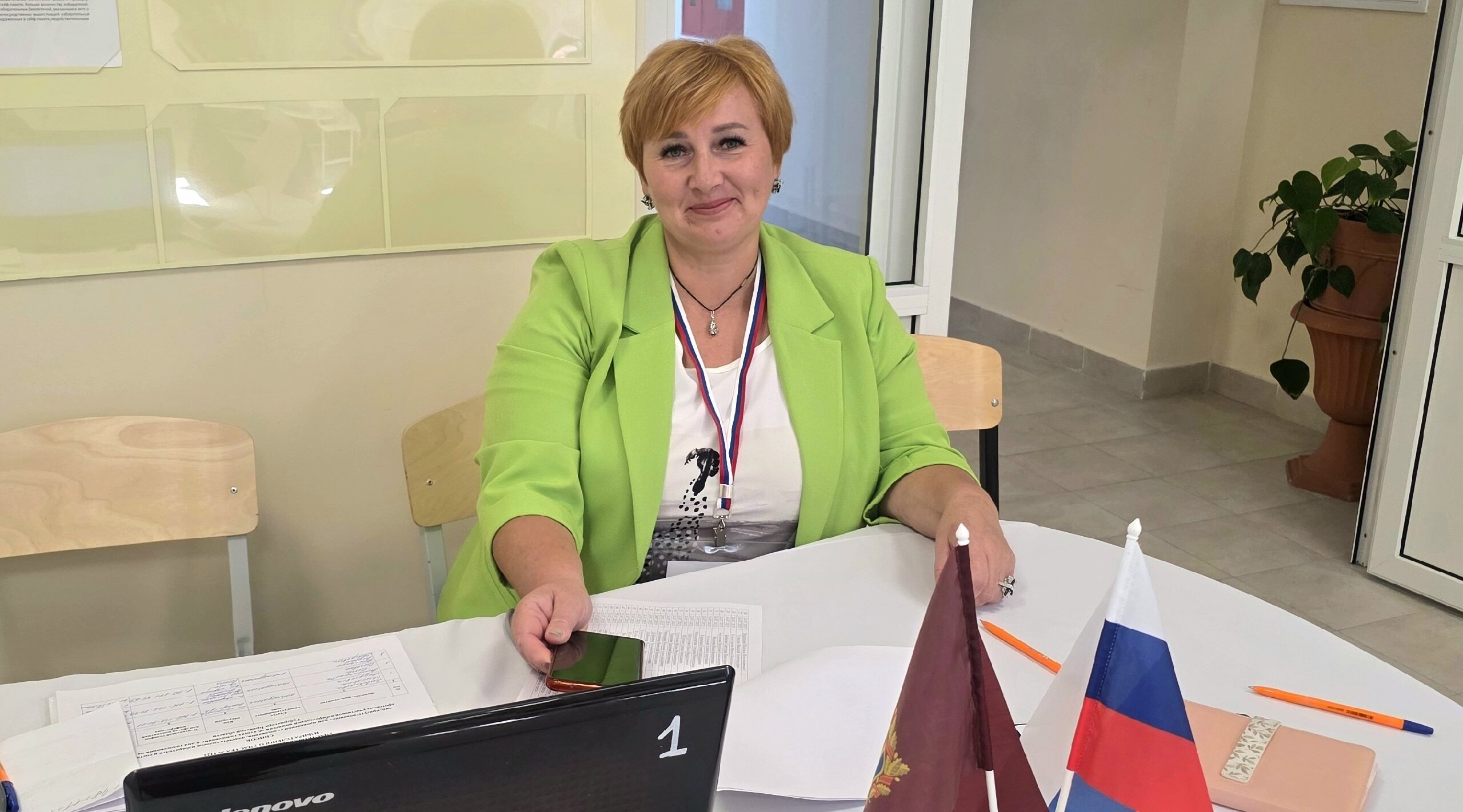 Председатель брянского УИКа Оксана Кистенко отмечает спокойную атмосферу на выборах