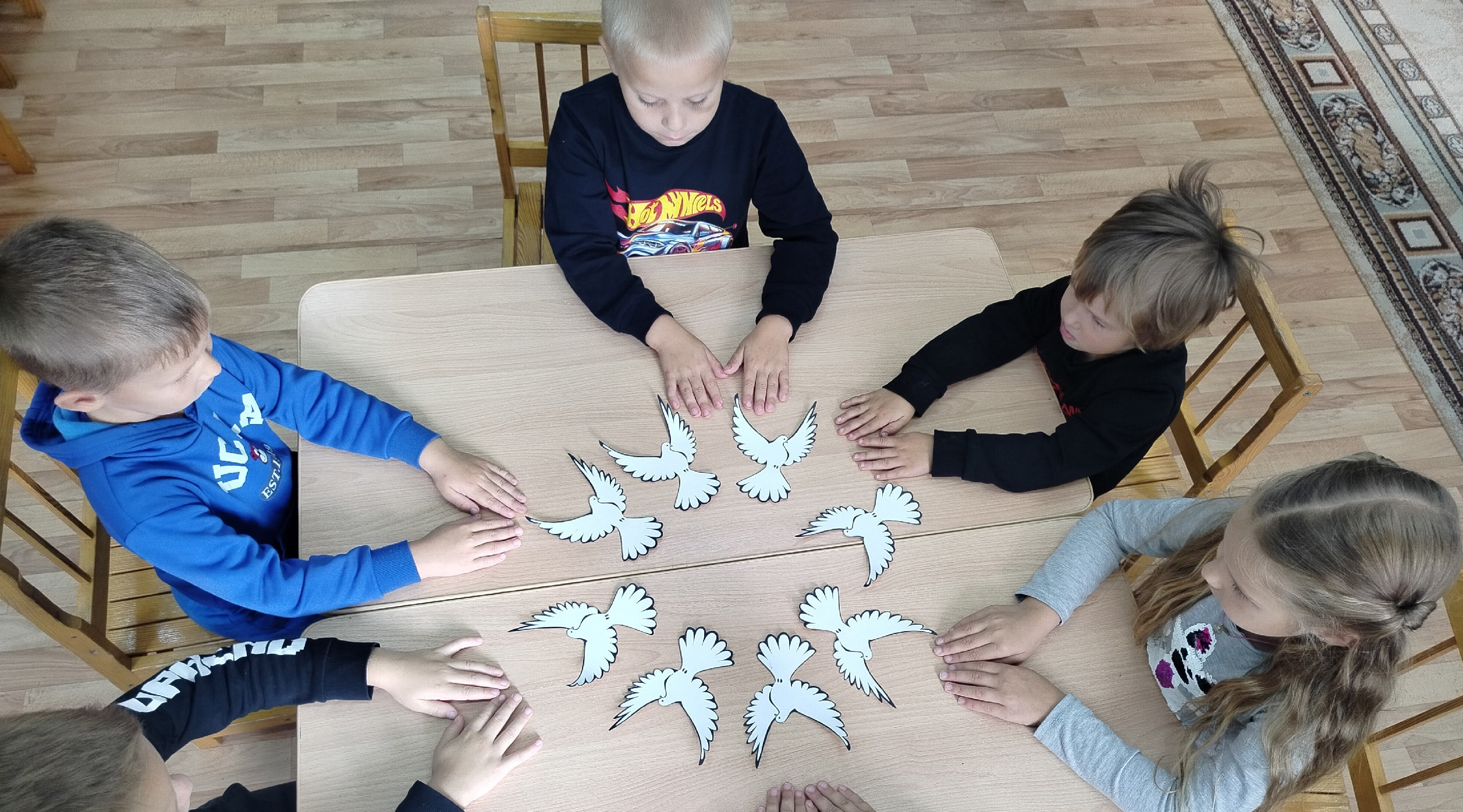 Дошкольники Домашово изготовили бумажный голубей