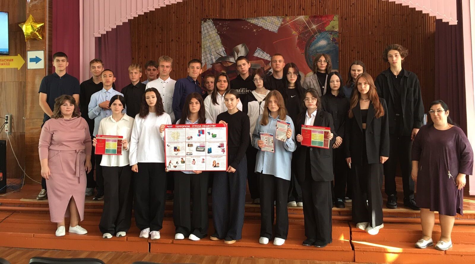 В Брянской детской библиотеке провели уроки мира и бдительности