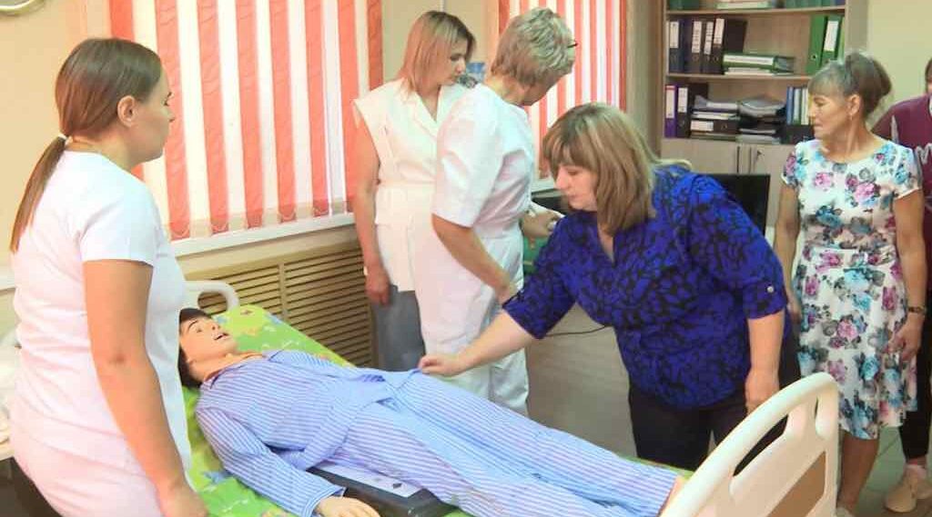 В Клинцах завершаются курсы в «Школе ухода» для родственников и соцработников